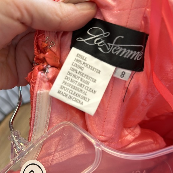 LA FEMME  Style 19160 Coral size 8 - Picture 4 of 5